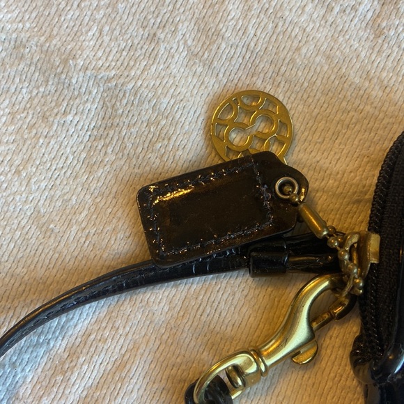 Coach Signature Black Patent Leather Wristlet Card Holder. - Picture 4 of 7
